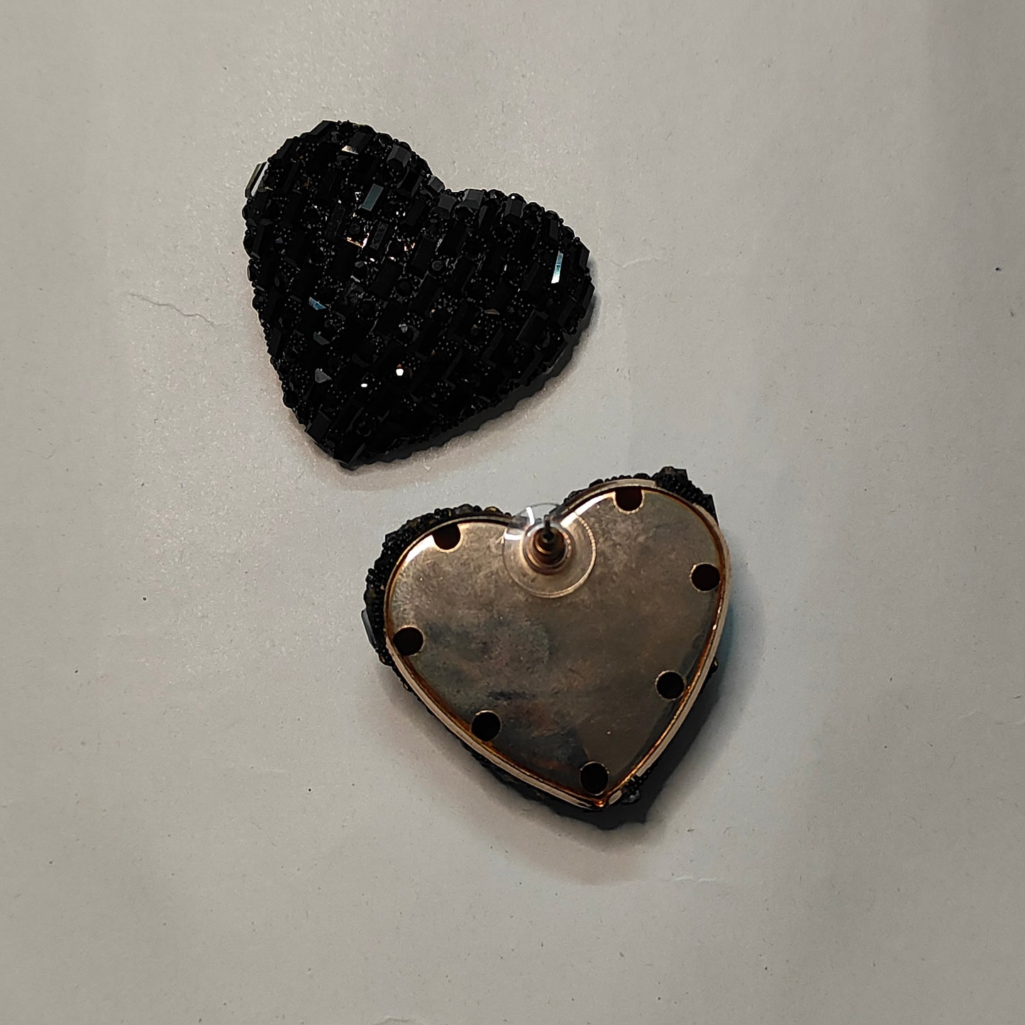 BLACK HEART SPARKLE STUD