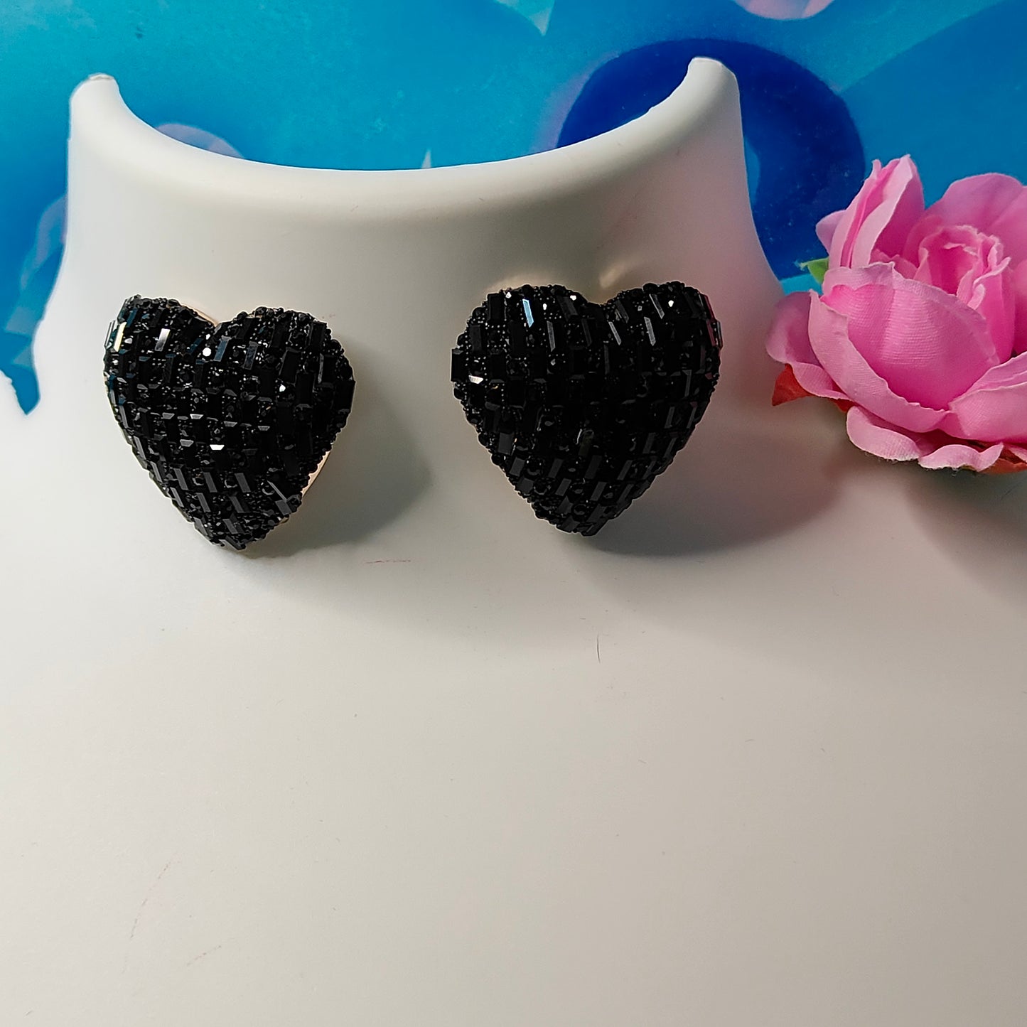 BLACK HEART SPARKLE STUD