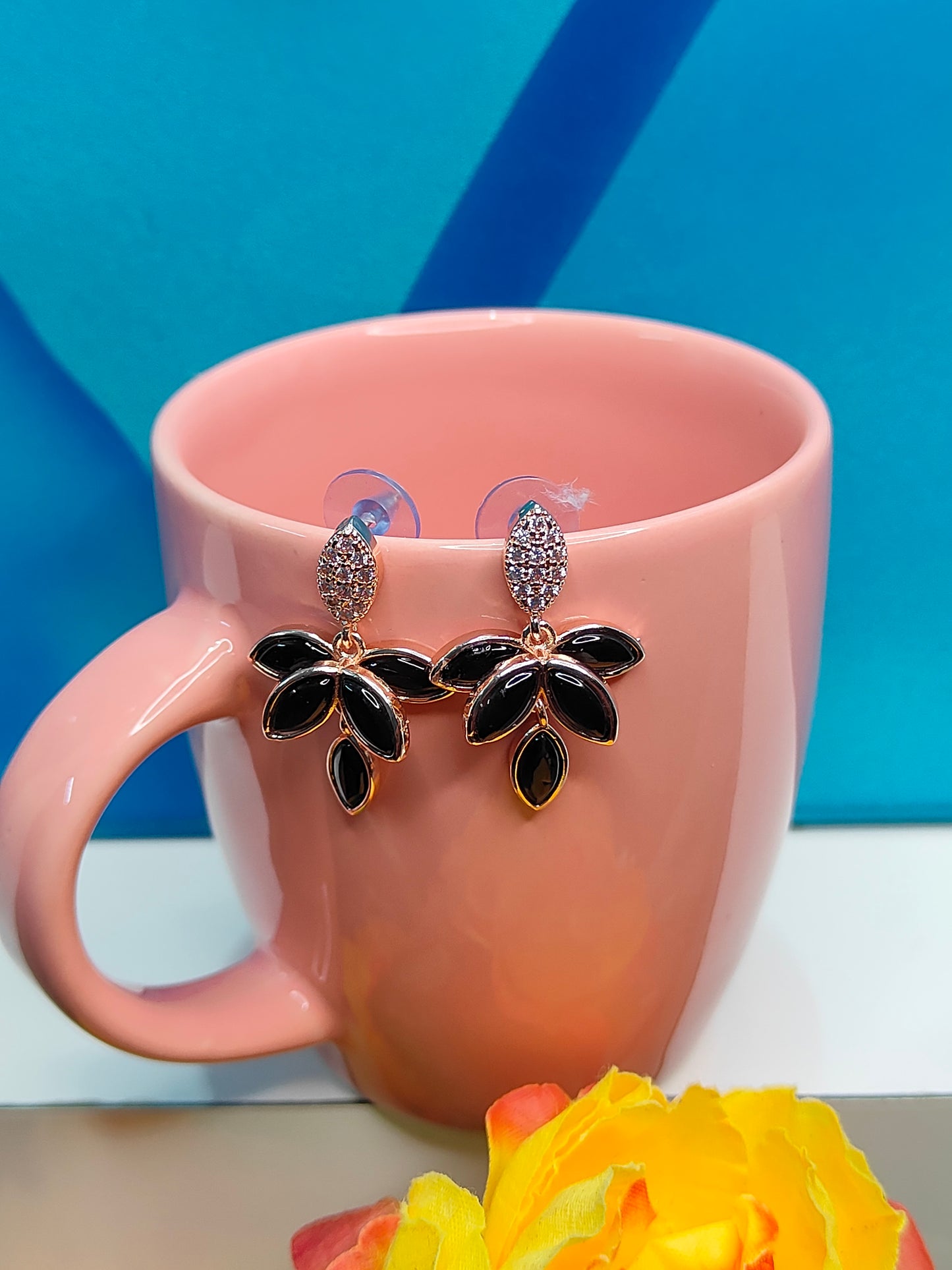 BLACK LOTUS PETALS STUD