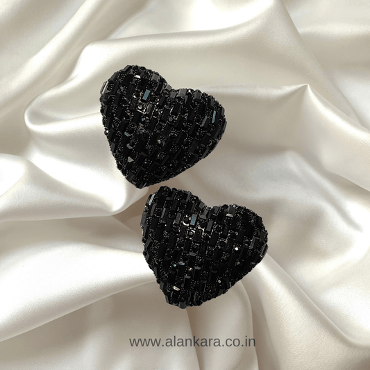 BLACK HEART SPARKLE STUD