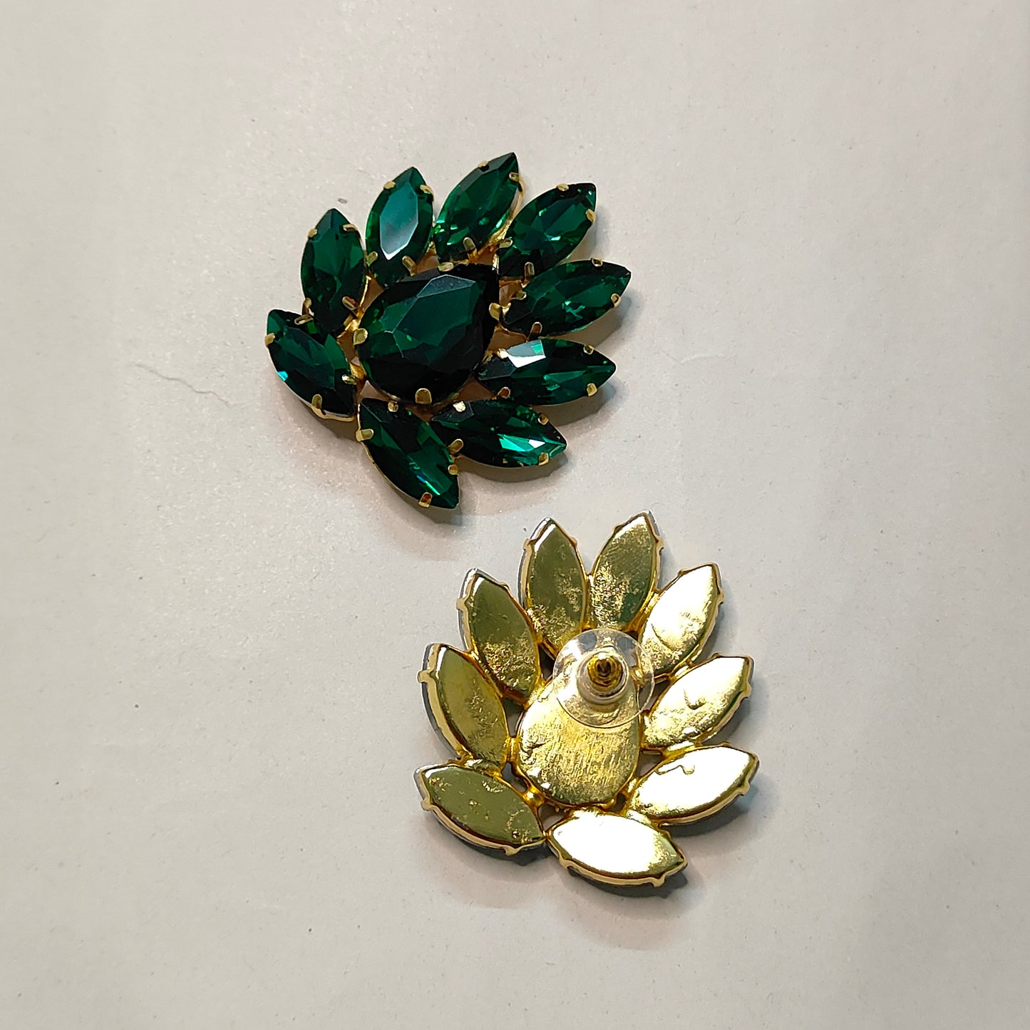 GREEN FLAME STONE STUD