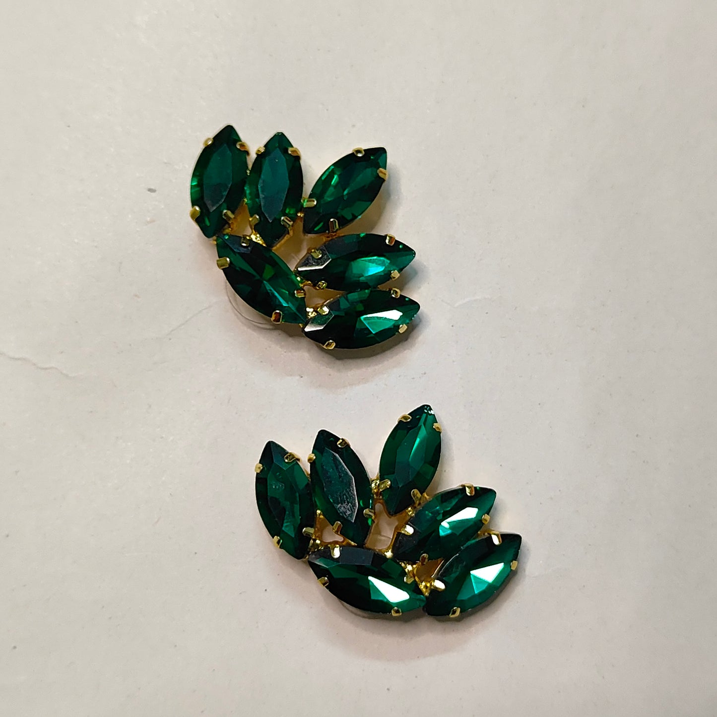 GREEN LOTUS STUD