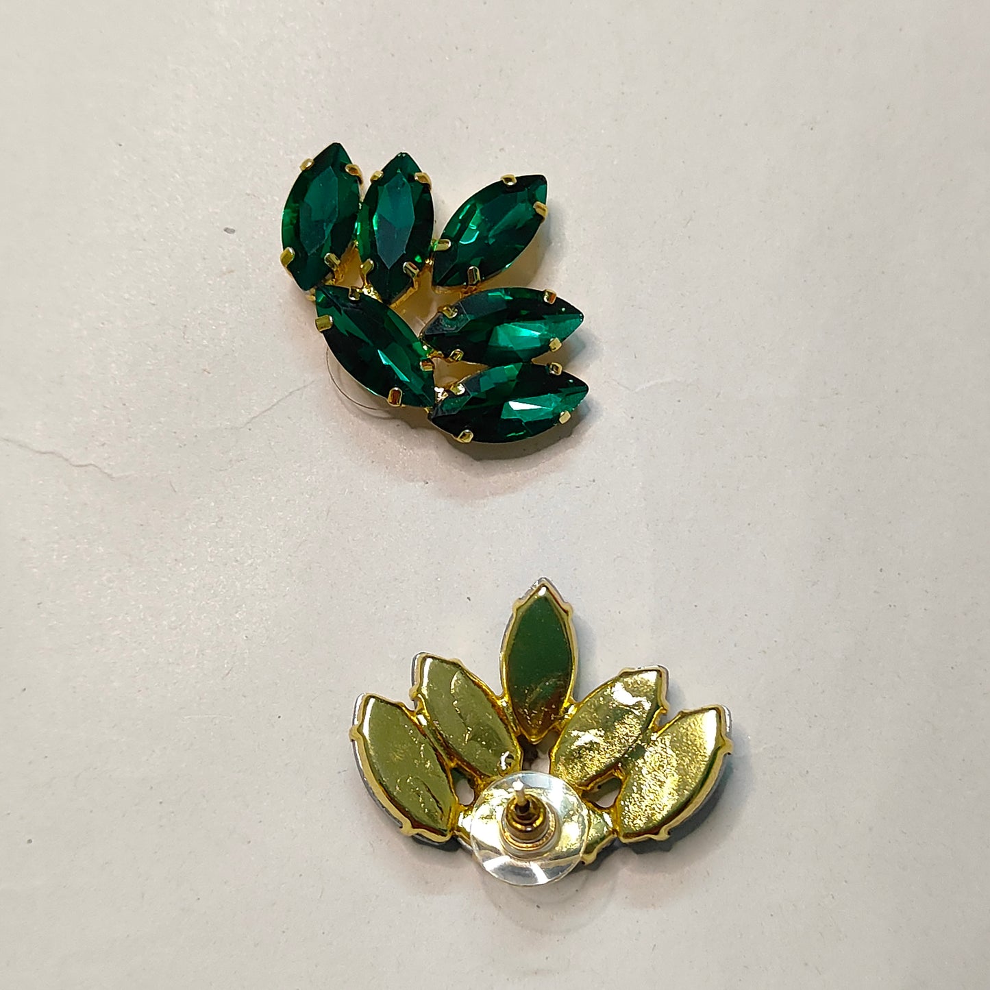 GREEN LOTUS STUD