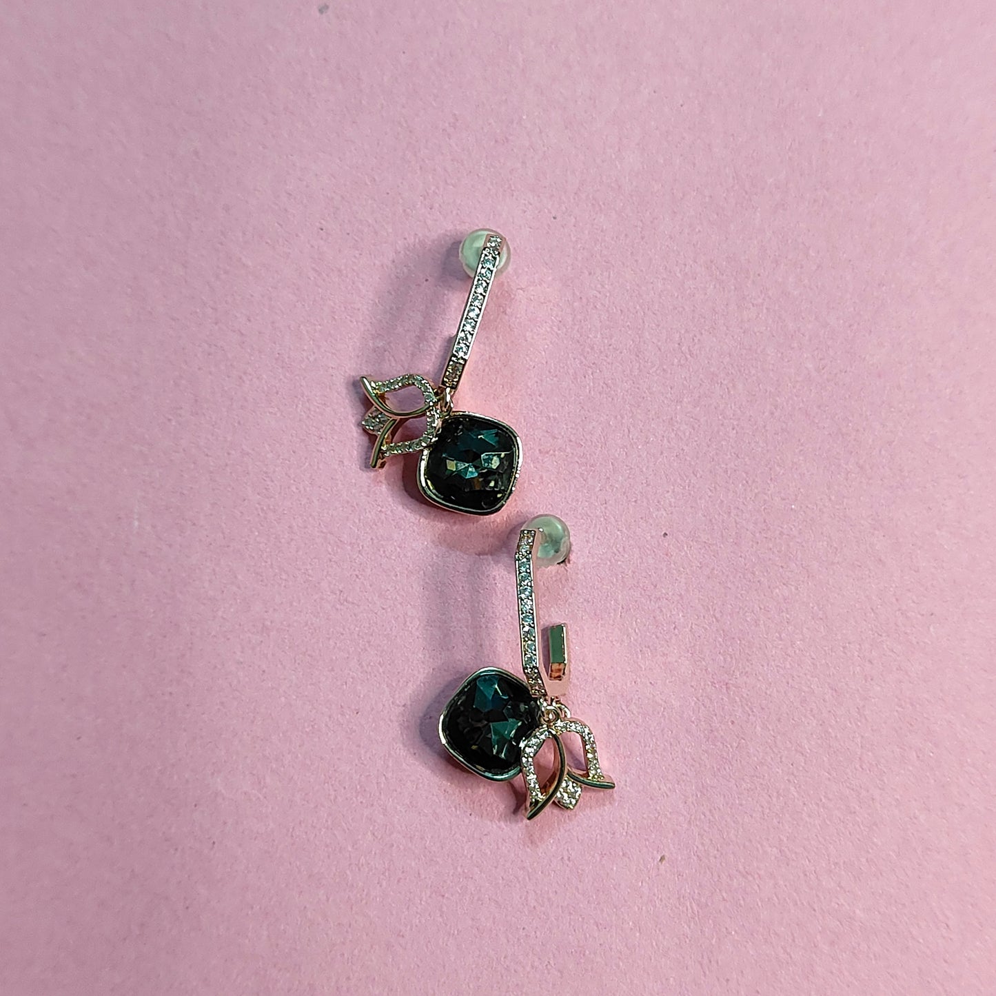 BLACK LOTUS CRYSTAL STUD