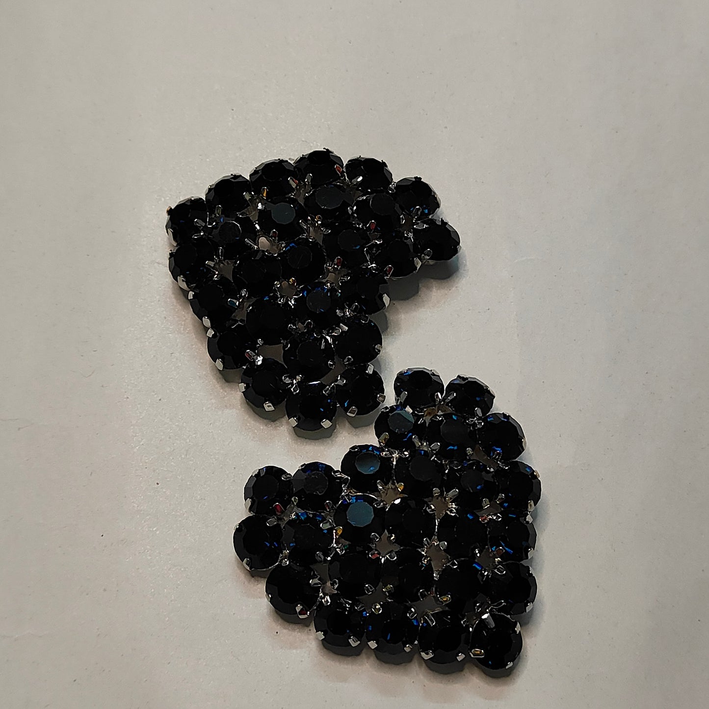 BLACK HEART STONE STUD