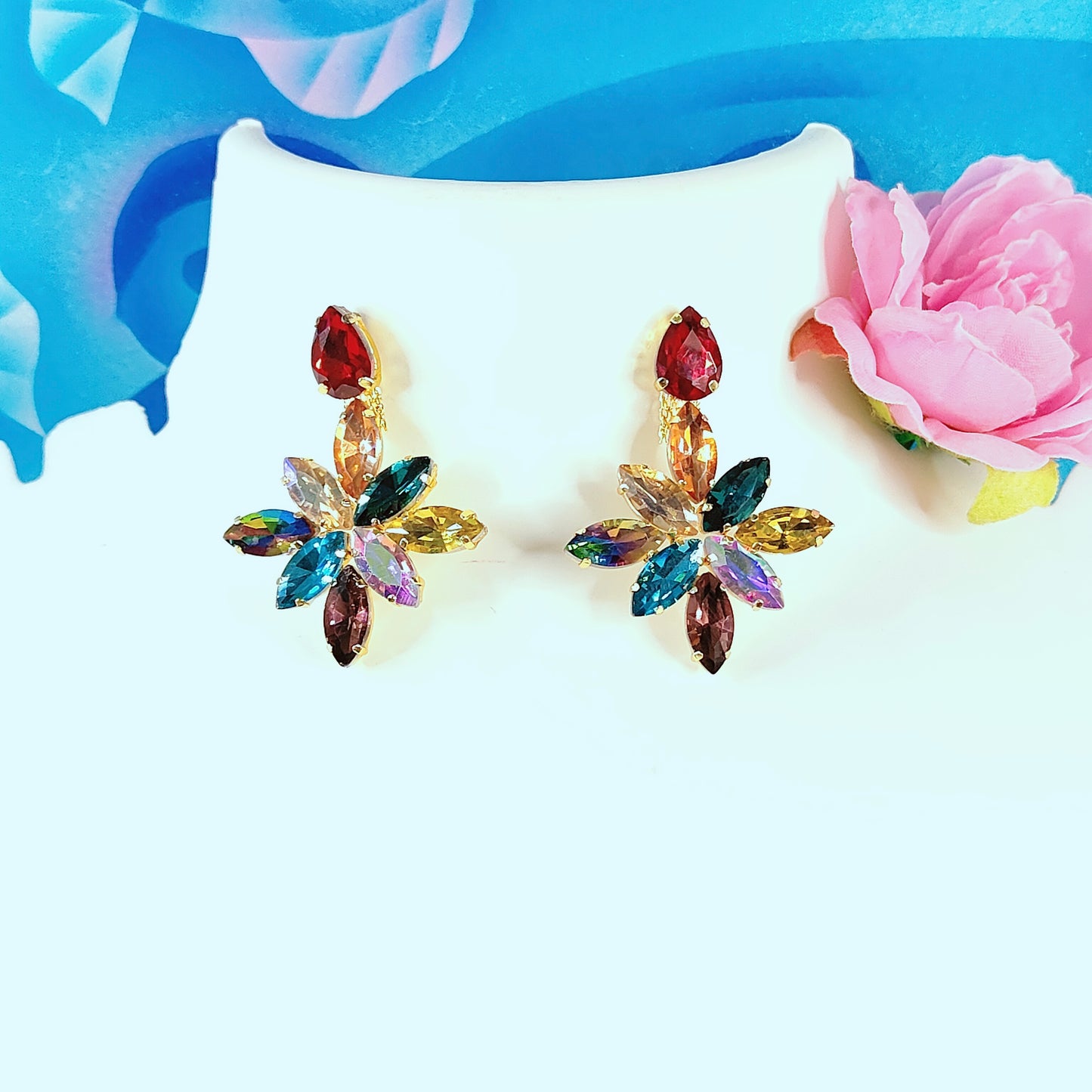 MULTICOLOR FLORAL SQUARE DANGLER