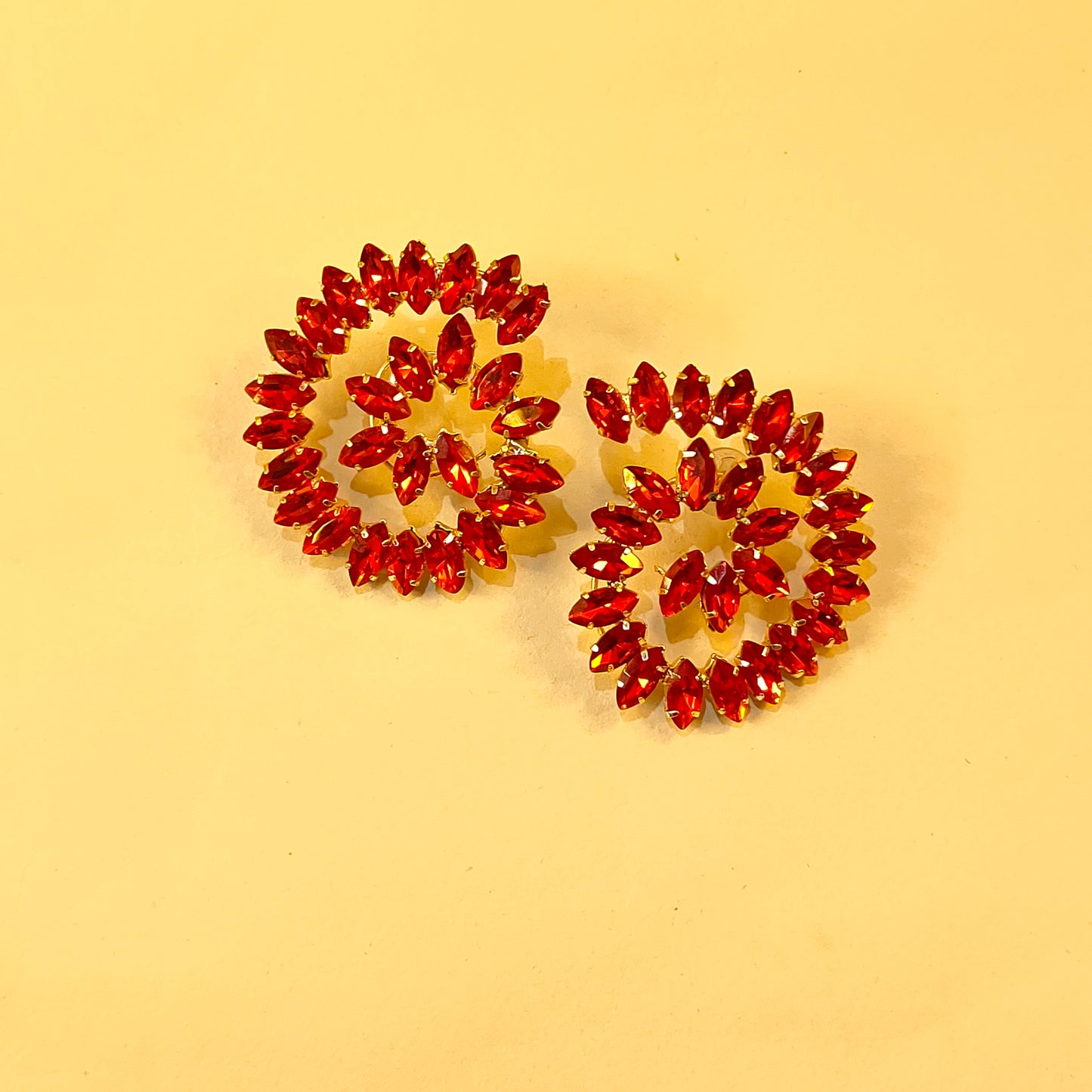 RED PEACOCK SHAPED STUD