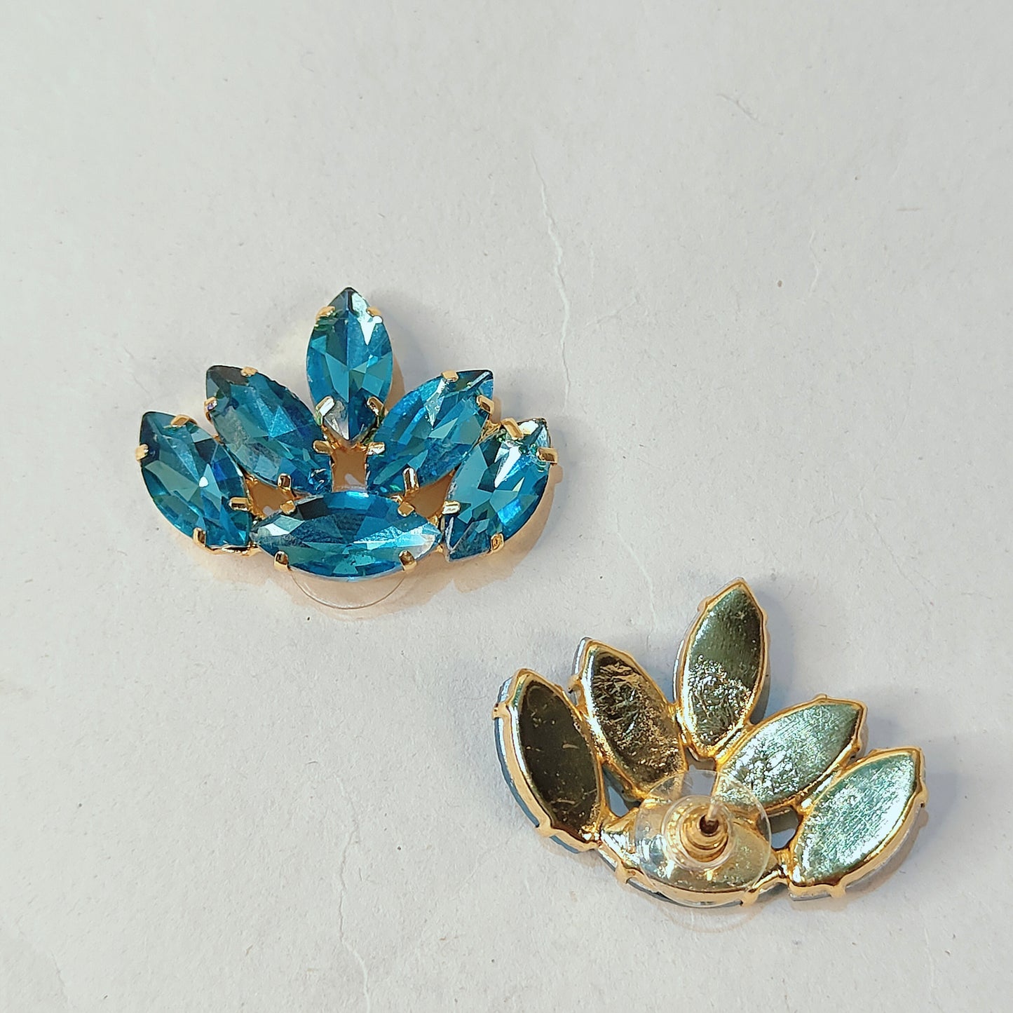 AQUABLUE LOTUS STUD