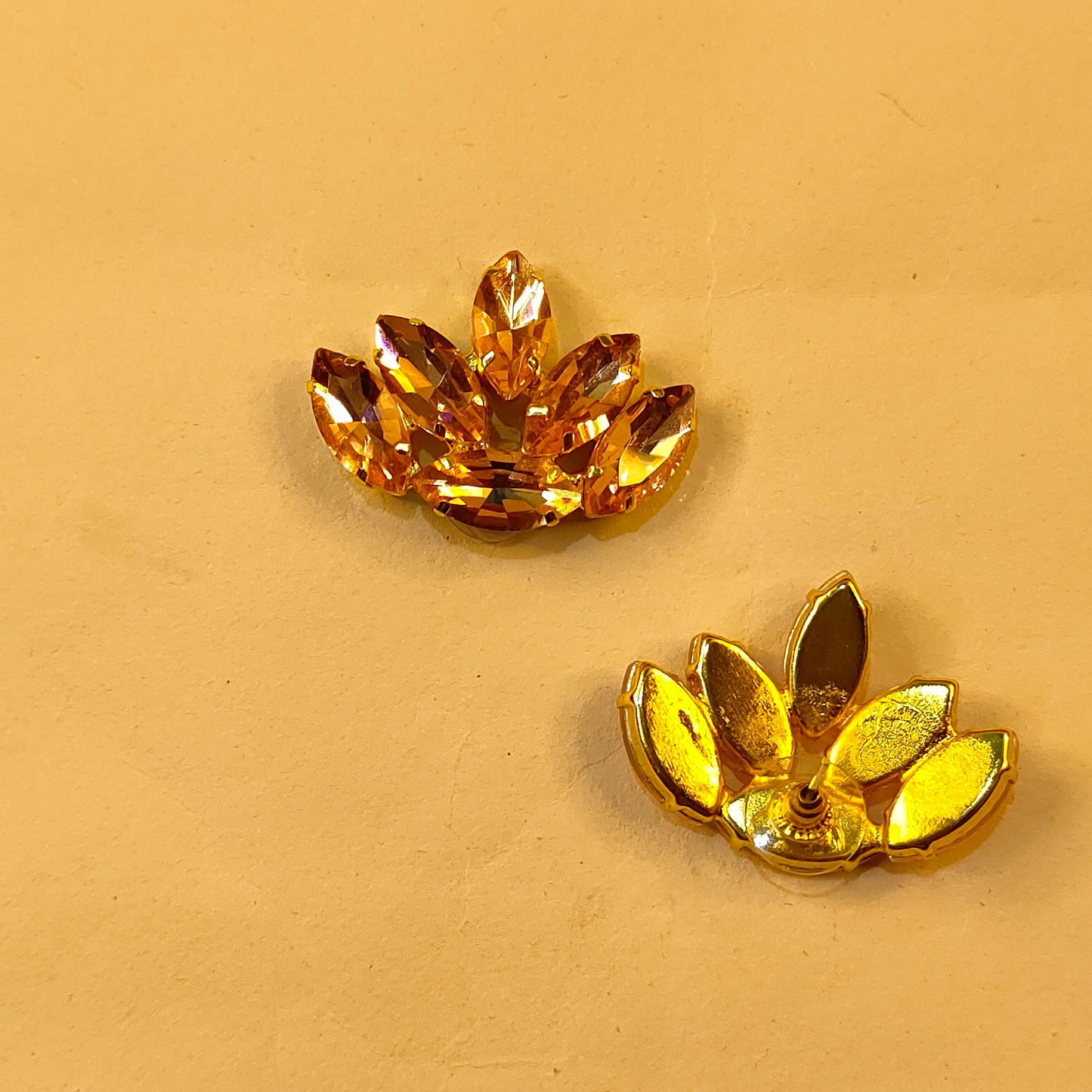 PEACH LOTUS STUD