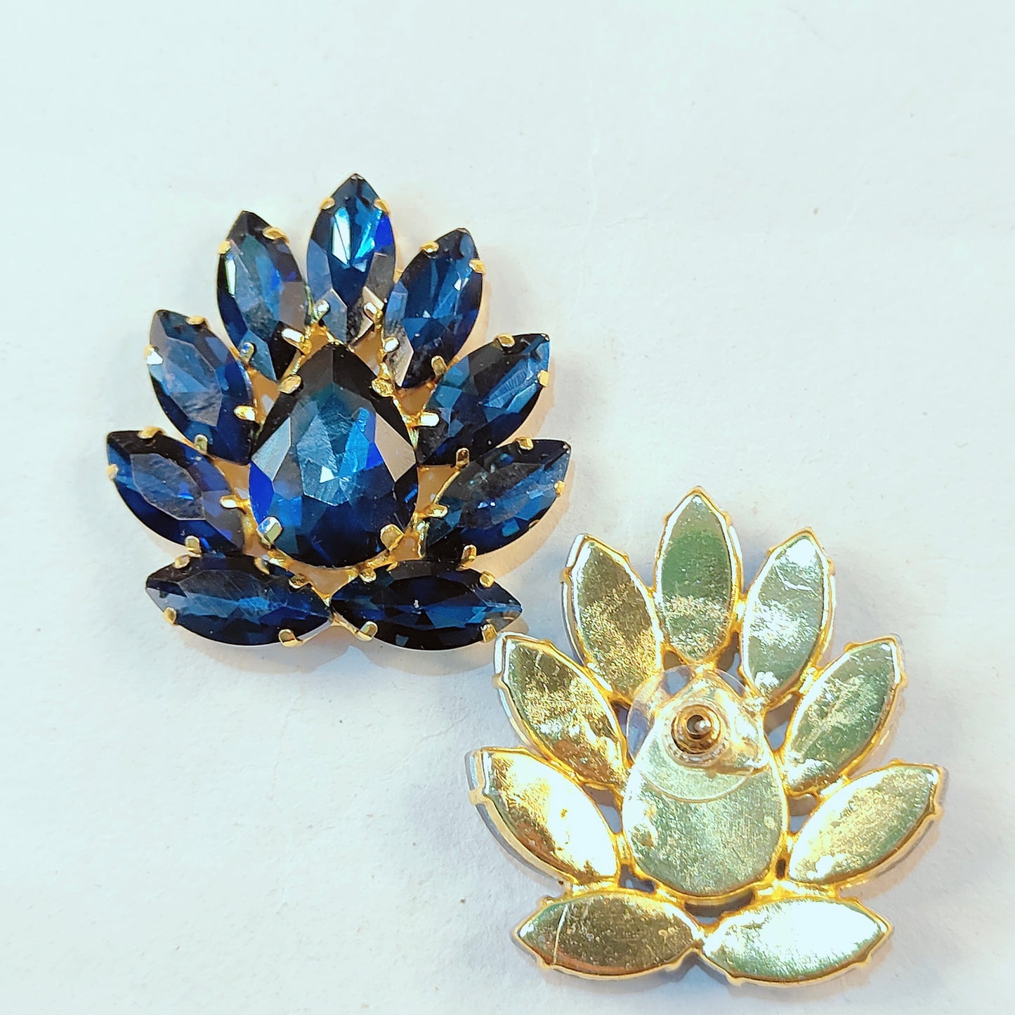 BLUE FLAME STONE STUD