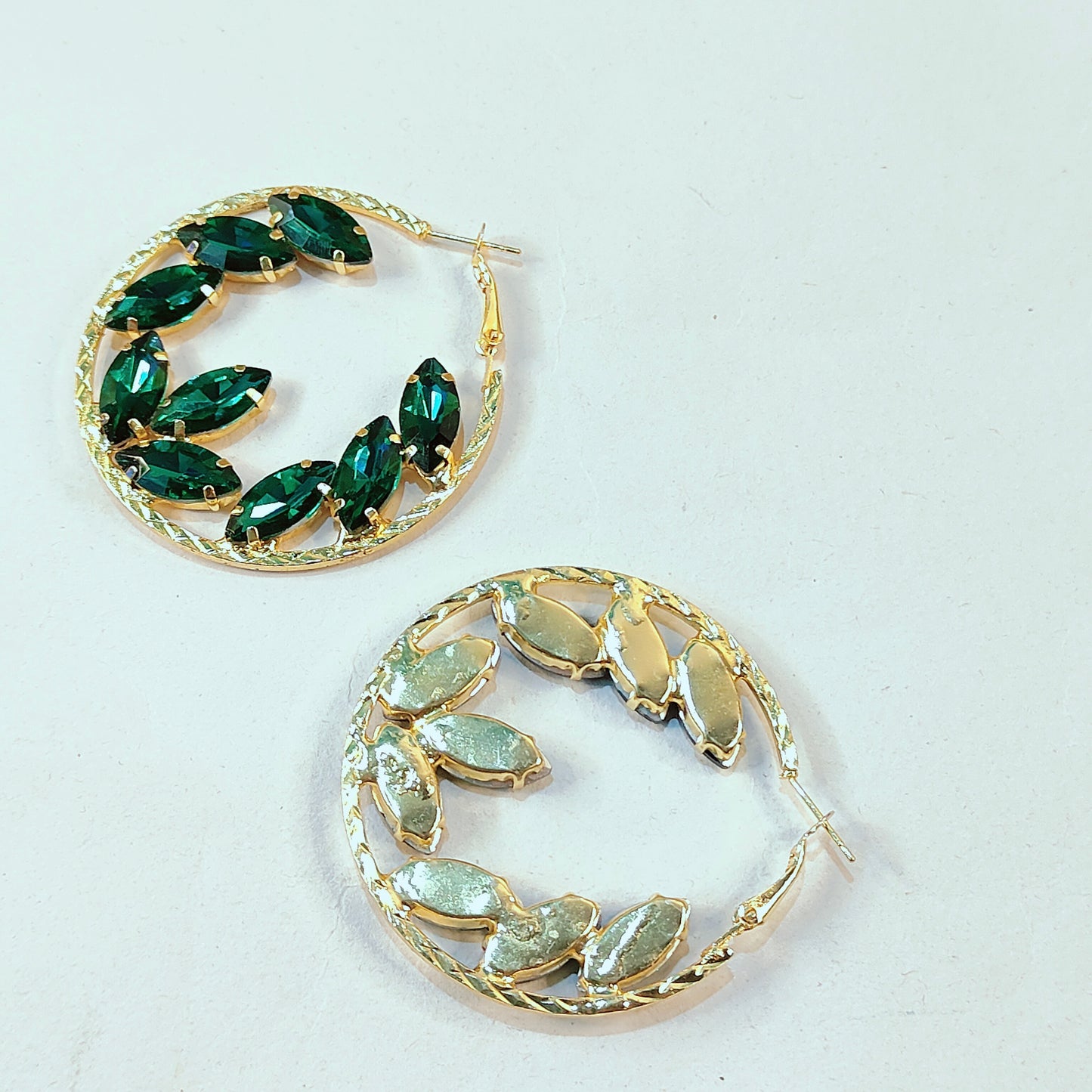 GOLDEN GREEN STONE HOOP