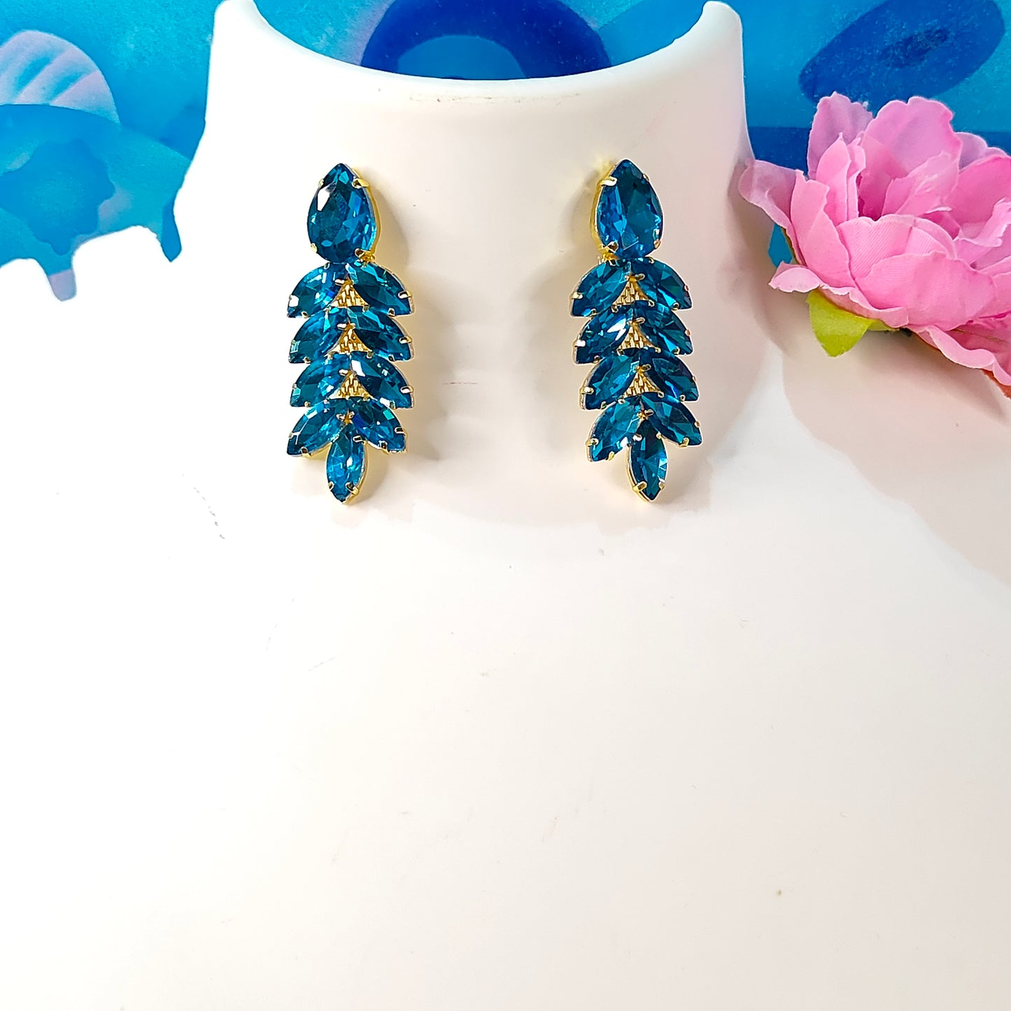 BLUE PETALS STONE DANGLER