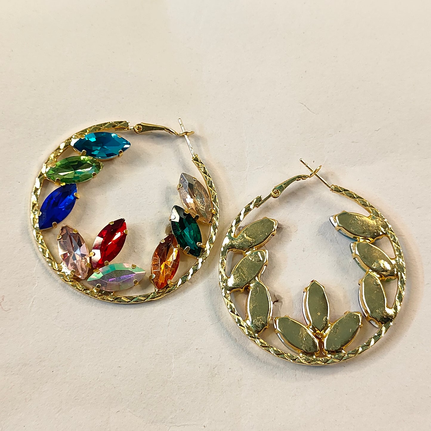 GOLDEN MULTICOLOR STONE HOOP