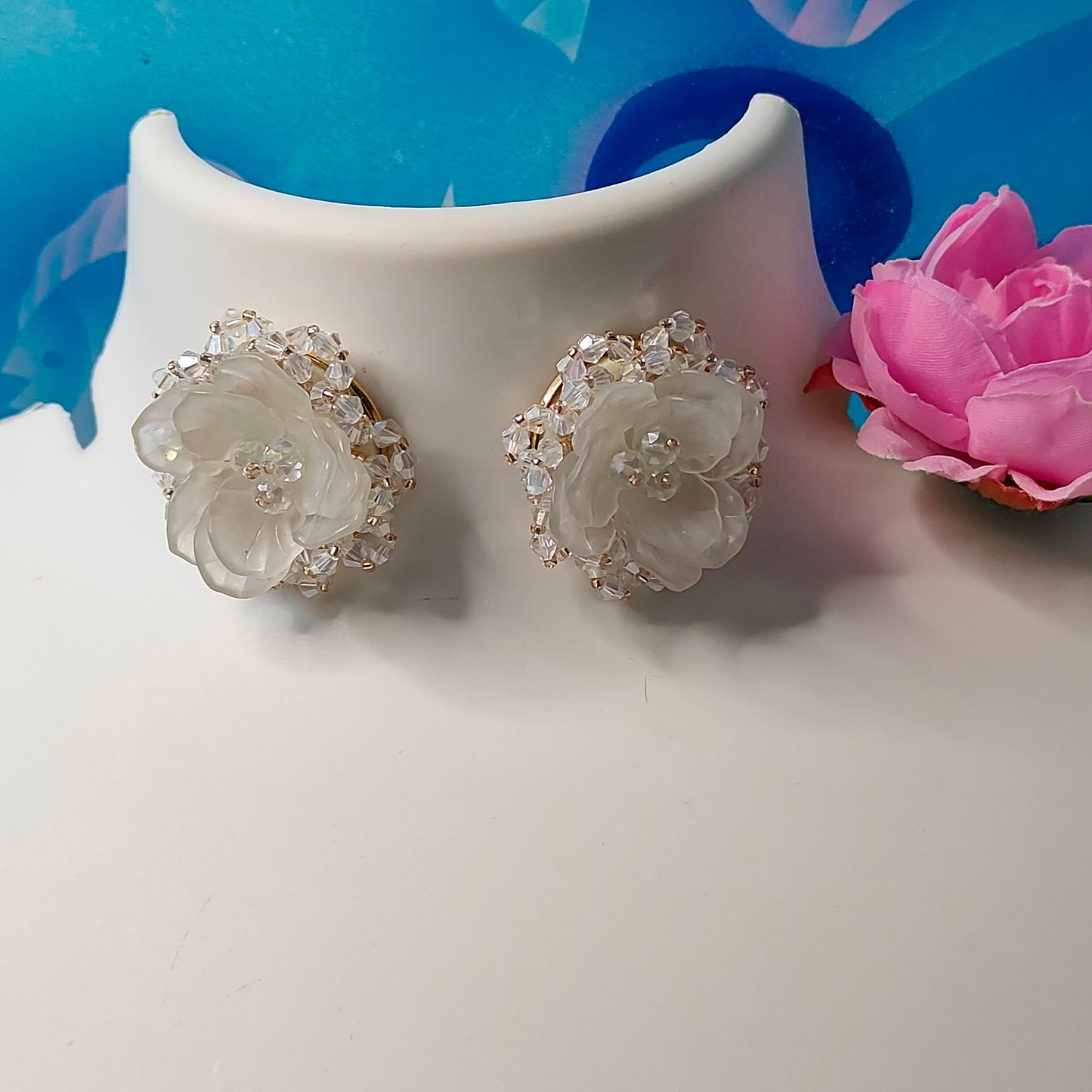 WHITE CERAMIC FLOWER STUD